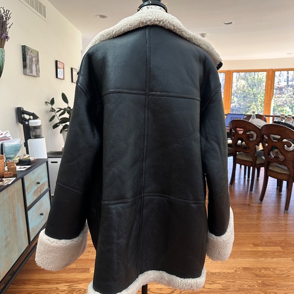 TOTEME Signature Shearling Jacket - NWT - Picture 4 of 10